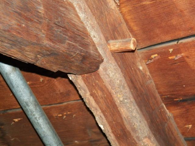 Peg-through-collar-beam-in-attic-big-house.jpg