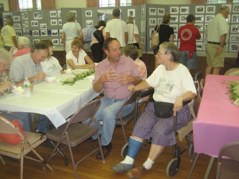 16 Dottie speaking with a guest, 8-25-12 (800x600).jpg