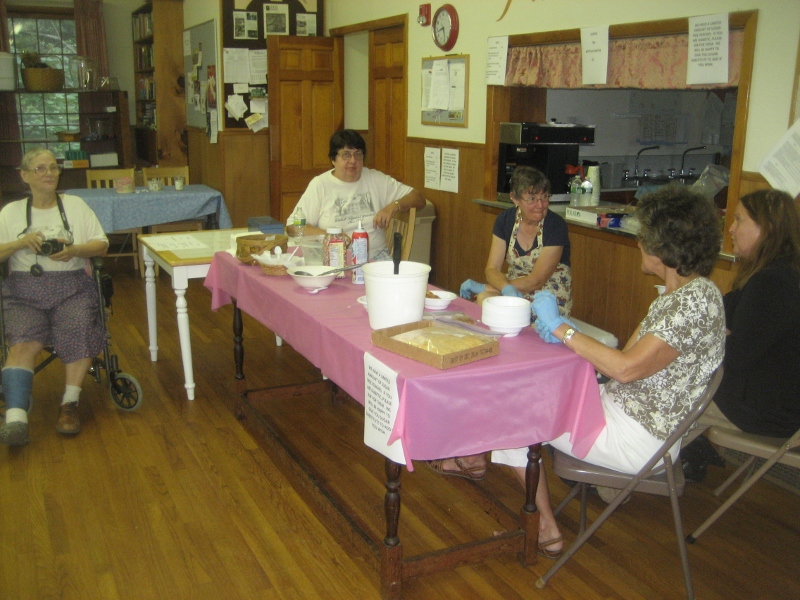 22 Resting at last, Dottie, Marilyn Serus, Nancy, Marilyn Stebar, 5-57 PM, 8-25-12 (800x600).jpg