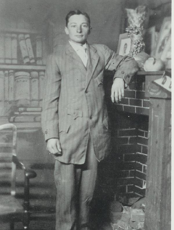 Roland Wilbur 'Pick' Chatfield, son of Frederick Seymour Chatfield and Frances Elizabeth Riddle, b: Apr 05, 1888